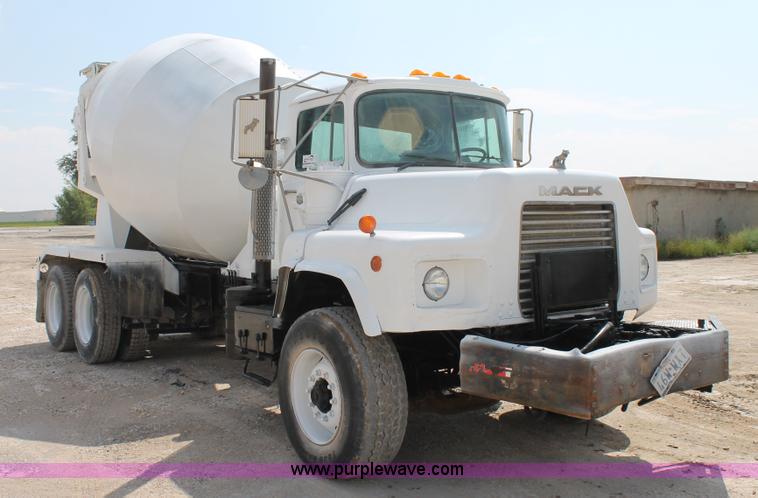 image for item H1697 1997 Mack DM690S mixer truck