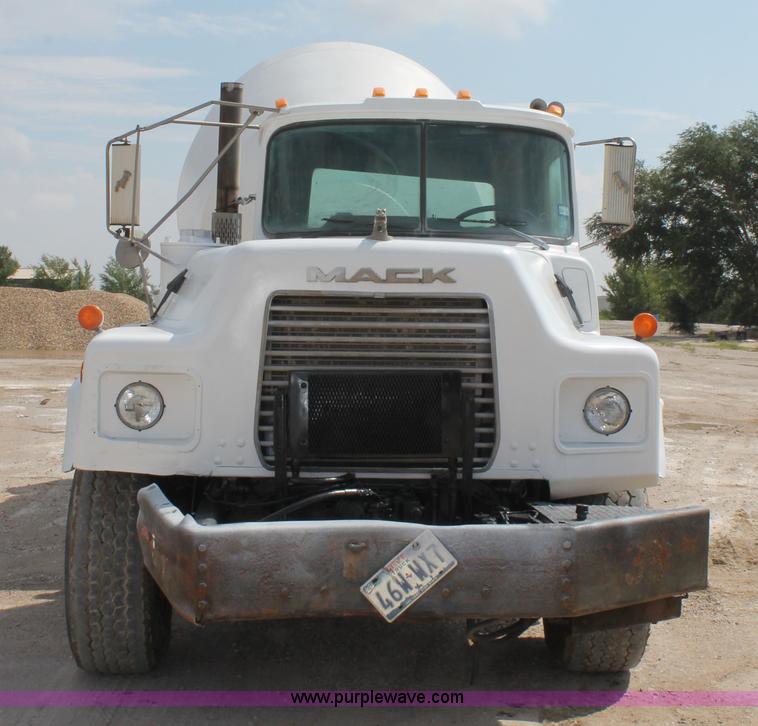 image for item H1697 1997 Mack DM690S mixer truck