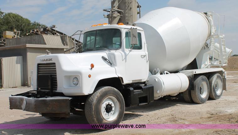 image for item H1697 1997 Mack DM690S mixer truck