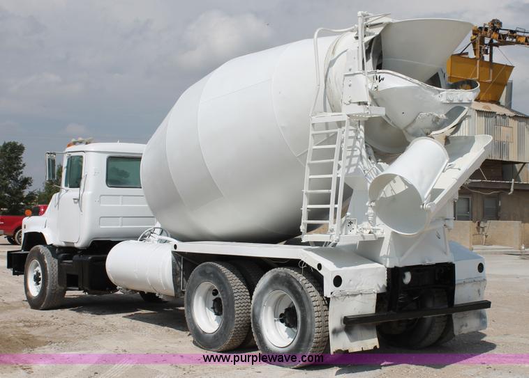 image for item H1697 1997 Mack DM690S mixer truck