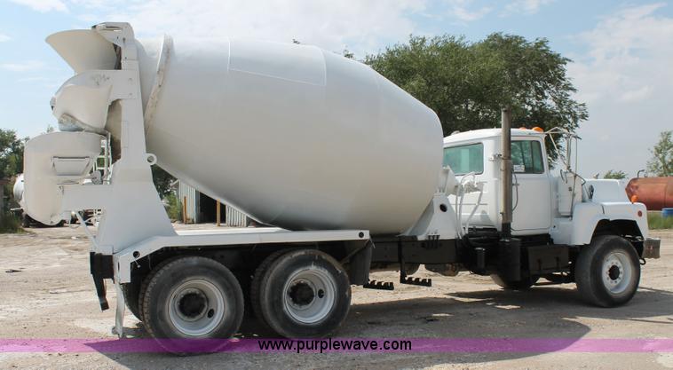 image for item H1697 1997 Mack DM690S mixer truck