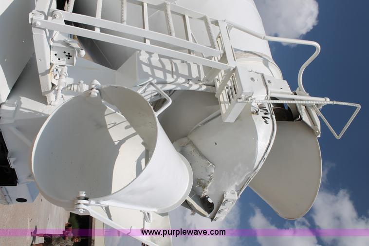 image for item H1697 1997 Mack DM690S mixer truck