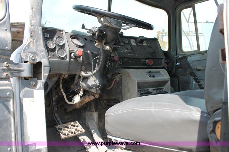 image for item H1697 1997 Mack DM690S mixer truck