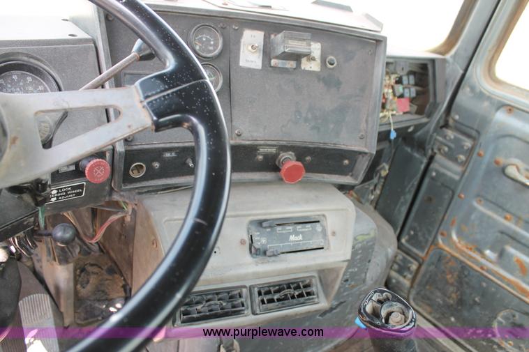 image for item H1697 1997 Mack DM690S mixer truck