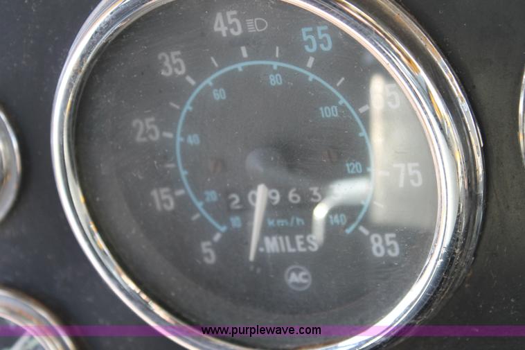 image for item H1700 1988 GMC Brigadier digger derrick truck