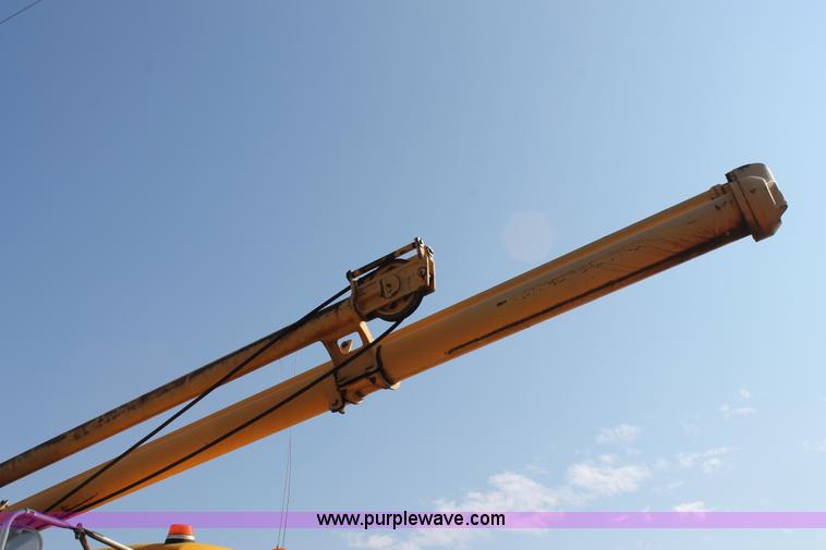 image for item H1700 1988 GMC Brigadier digger derrick truck