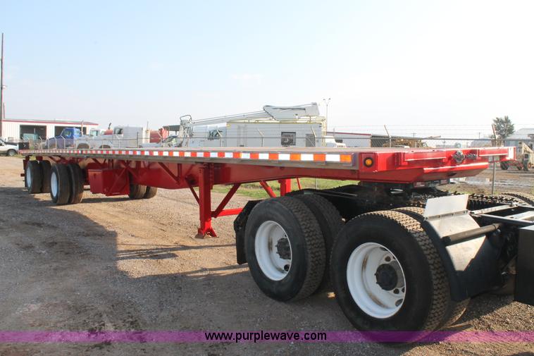 image for item H1701 1999 Wabash flatbed trailer