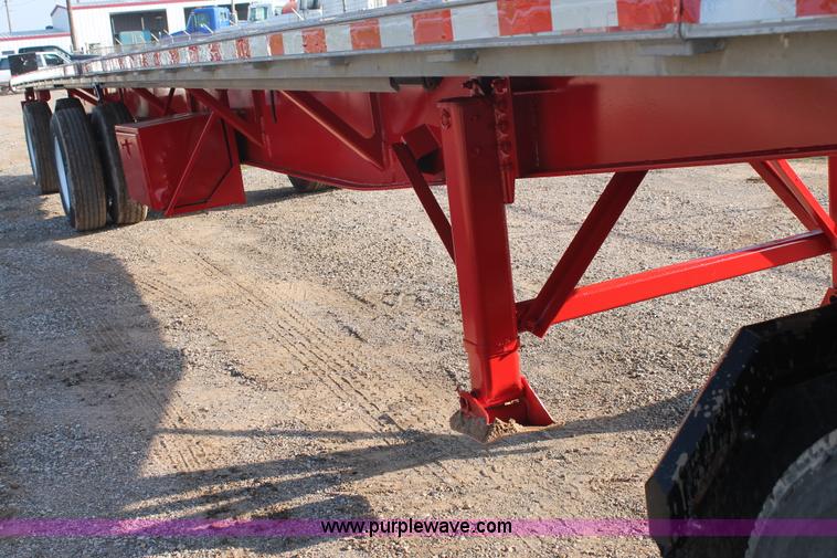 image for item H1701 1999 Wabash flatbed trailer