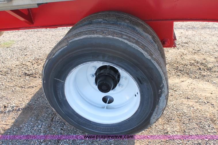 image for item H1701 1999 Wabash flatbed trailer