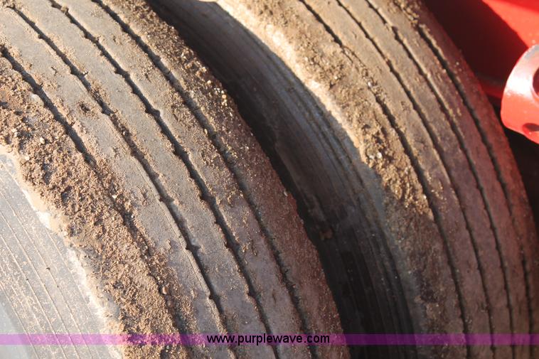 image for item H1701 1999 Wabash flatbed trailer