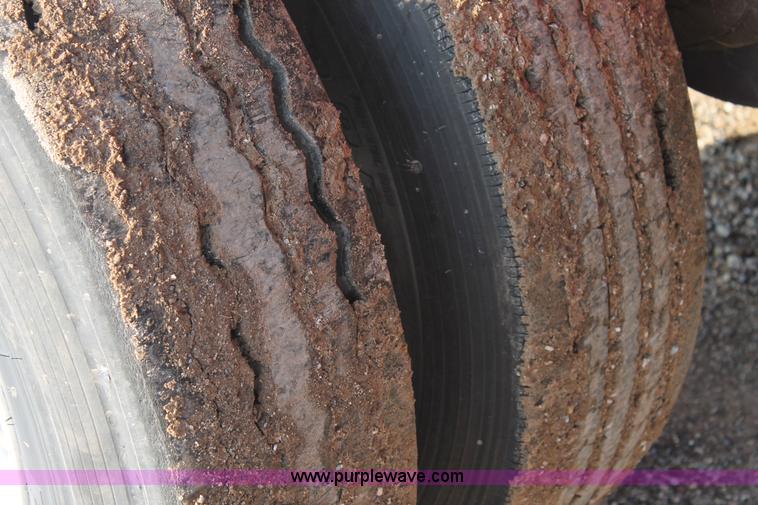 image for item H1701 1999 Wabash flatbed trailer