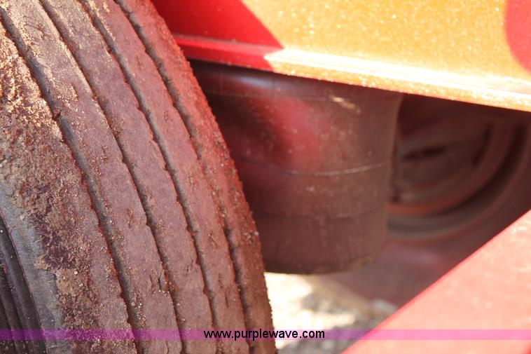 image for item H1701 1999 Wabash flatbed trailer