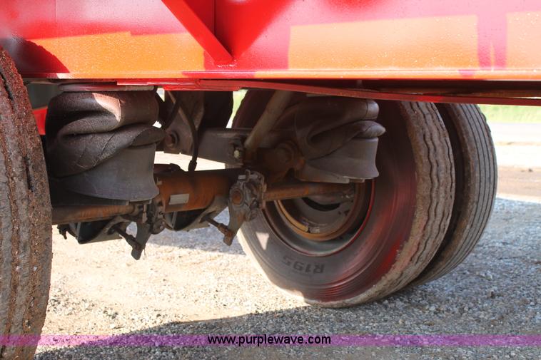 image for item H1701 1999 Wabash flatbed trailer