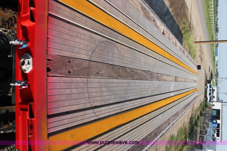 image for item H1701 1999 Wabash flatbed trailer