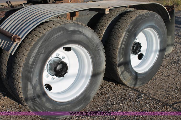 image for item H1702 1993 Mack RD688S semi truck