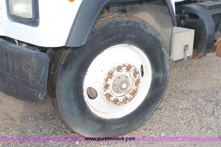 image for item H1702 1993 Mack RD688S semi truck