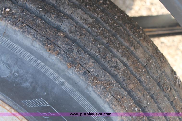 image for item H1702 1993 Mack RD688S semi truck