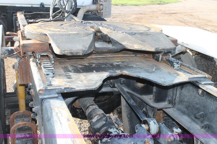 image for item H1702 1993 Mack RD688S semi truck