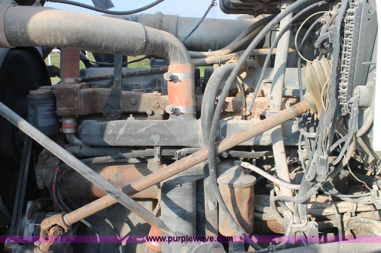 image for item H1702 1993 Mack RD688S semi truck