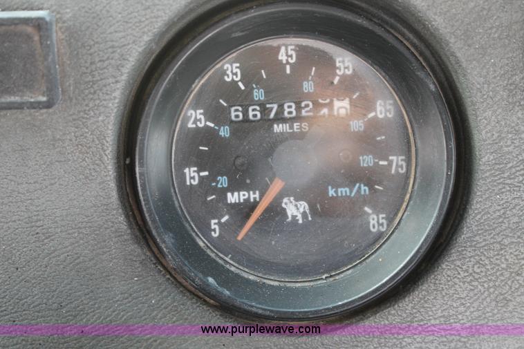 image for item H1702 1993 Mack RD688S semi truck