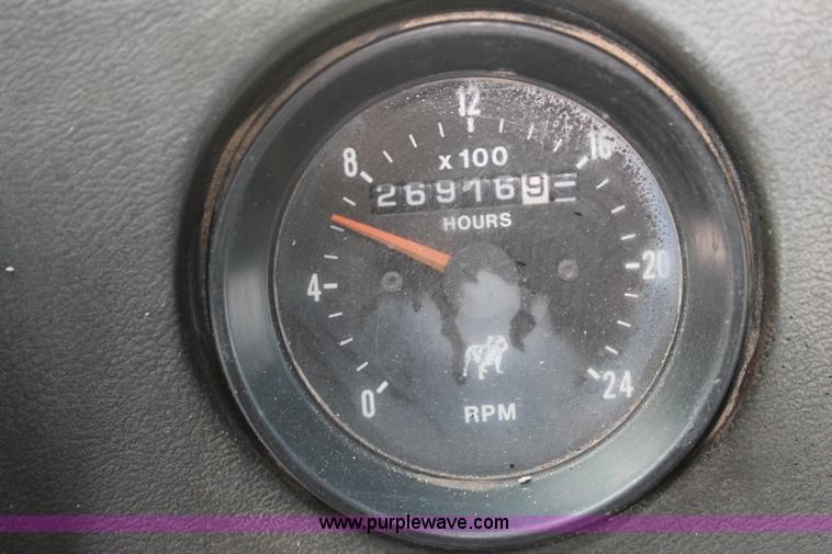 image for item H1702 1993 Mack RD688S semi truck