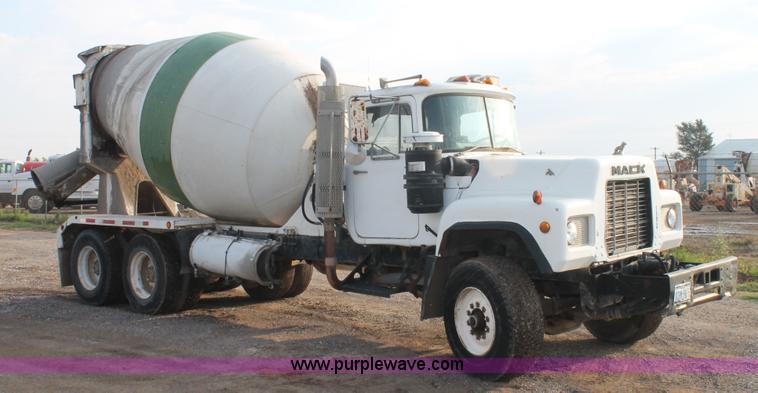 image for item H1703 1989 Mack RD690S mixer truck