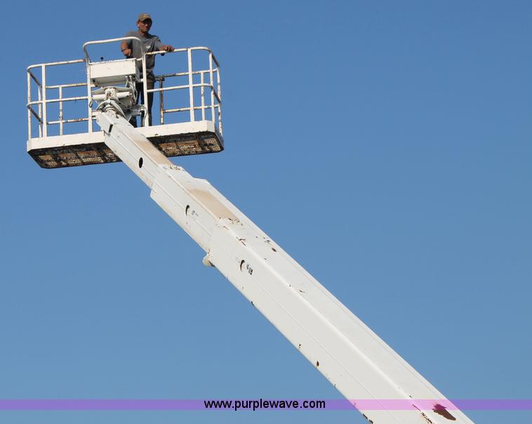 image for item H1705 1990 Snorkel A80R boom lift