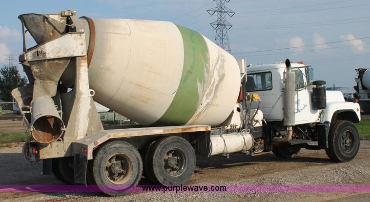 image for item H1706 1991 Mack RD690S mixer truck