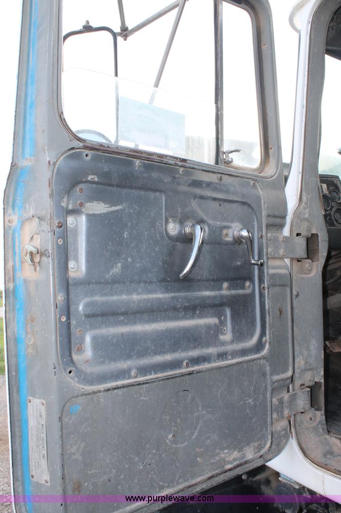 image for item H1706 1991 Mack RD690S mixer truck