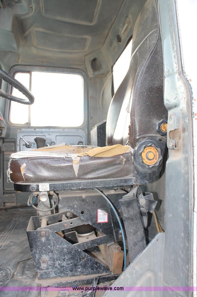 image for item H1706 1991 Mack RD690S mixer truck