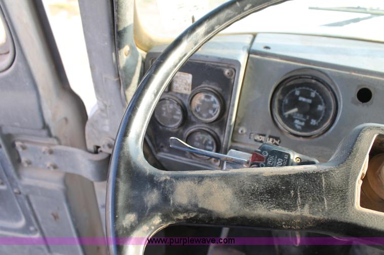 image for item H1706 1991 Mack RD690S mixer truck