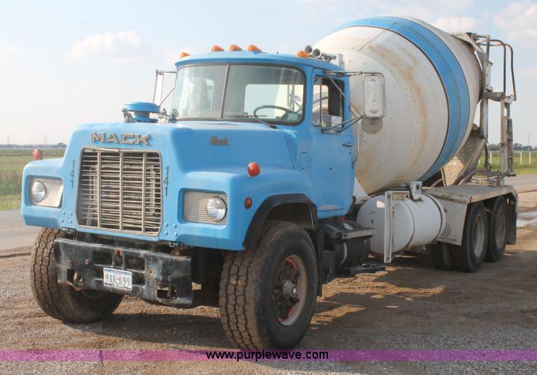 image for item H1707 1991 Mack RD690S mixer truck