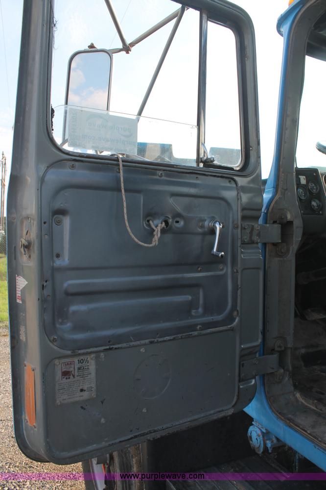 image for item H1707 1991 Mack RD690S mixer truck