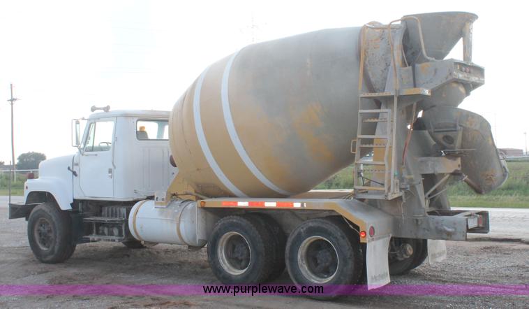image for item H1708 1985 International F2574 mixer truck