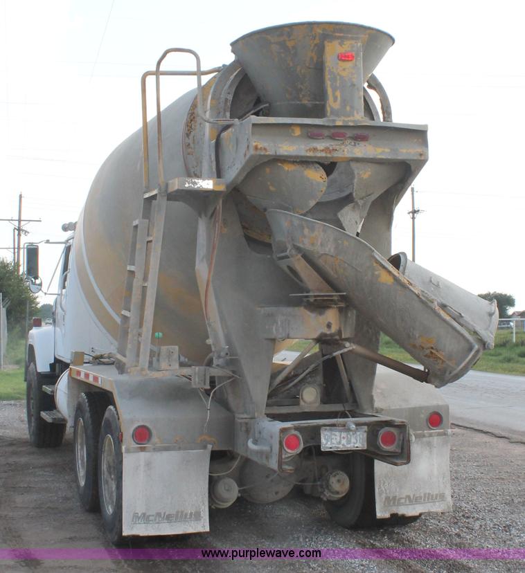 image for item H1708 1985 International F2574 mixer truck