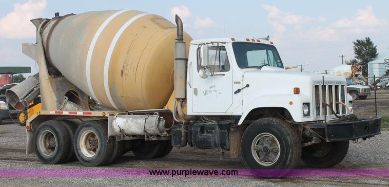 image for item H1708 1985 International F2574 mixer truck