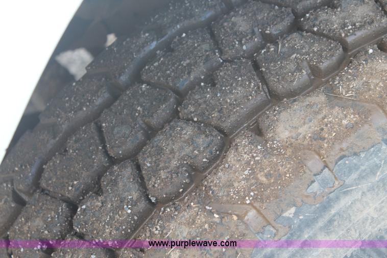 image for item H1708 1985 International F2574 mixer truck