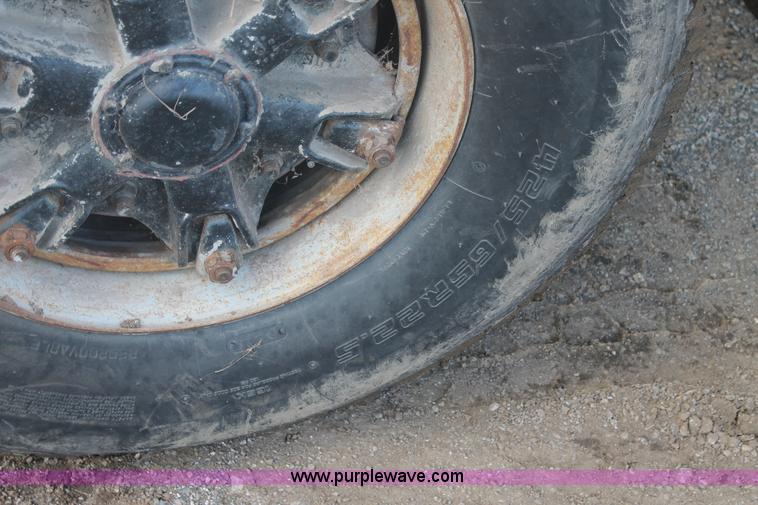 image for item H1708 1985 International F2574 mixer truck