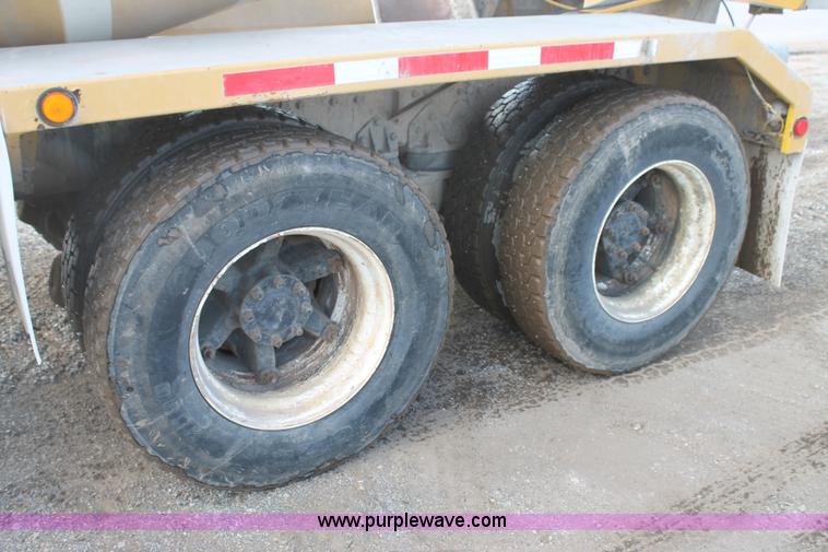 image for item H1708 1985 International F2574 mixer truck