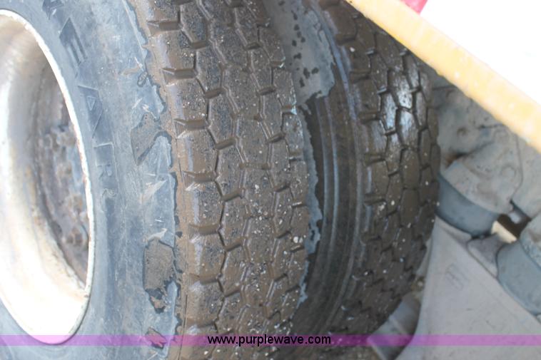 image for item H1708 1985 International F2574 mixer truck