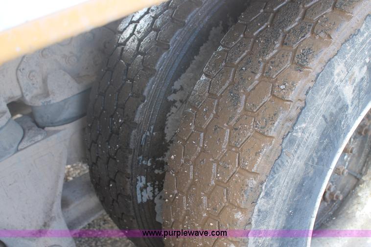 image for item H1708 1985 International F2574 mixer truck