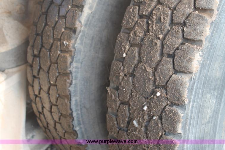 image for item H1708 1985 International F2574 mixer truck