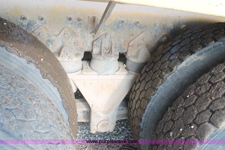 image for item H1708 1985 International F2574 mixer truck