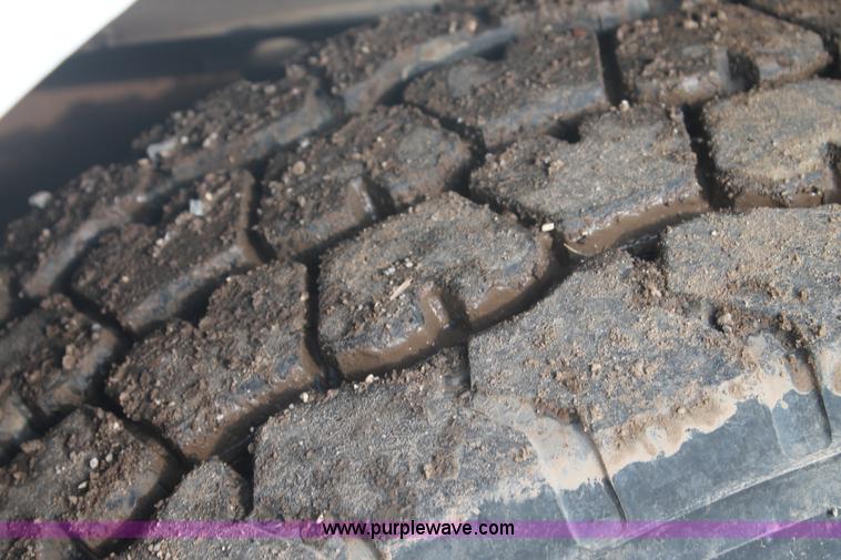 image for item H1708 1985 International F2574 mixer truck