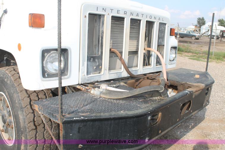 image for item H1708 1985 International F2574 mixer truck