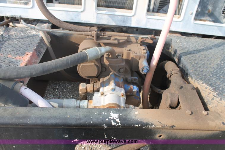 image for item H1708 1985 International F2574 mixer truck