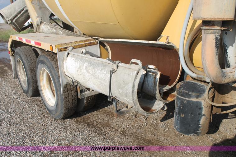 image for item H1708 1985 International F2574 mixer truck