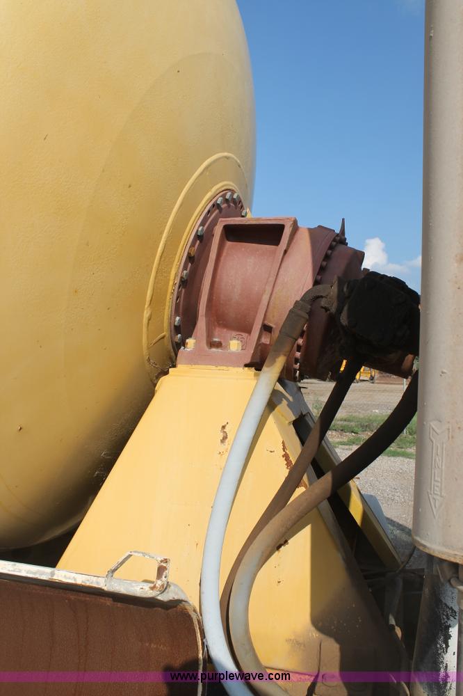 image for item H1708 1985 International F2574 mixer truck