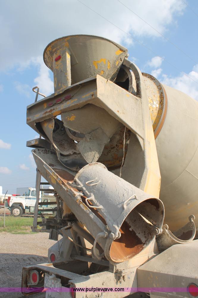 image for item H1708 1985 International F2574 mixer truck