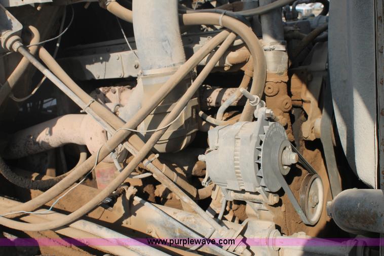 image for item H1708 1985 International F2574 mixer truck